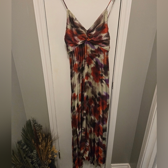 MNG (Bloggers Favorite) Pleated Satin Dress Size Small - Picture 5 of 13